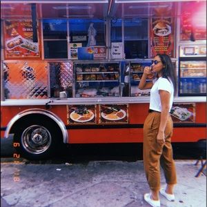 Meet your Posher, Emelis